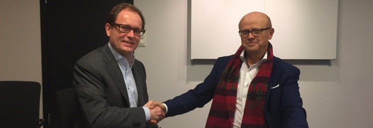 Egil Stokka from HitecVision and CEO at NorSea Group Property, Leif Emil Brekke at the signing of the agreement.