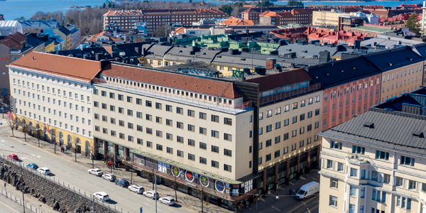 The building is located in the border of the Kamppi and Etu-Töölö districts, in Helsinki.