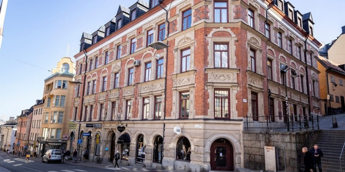 Olov Lindgren acquires on Götgatan.