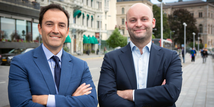 Pictured to the left is Nuveen's portfolio manager and Head of Eurpean Real Estate Randy Giraldo and to the right is Nordic transaction manager Oscar Maltesen.
